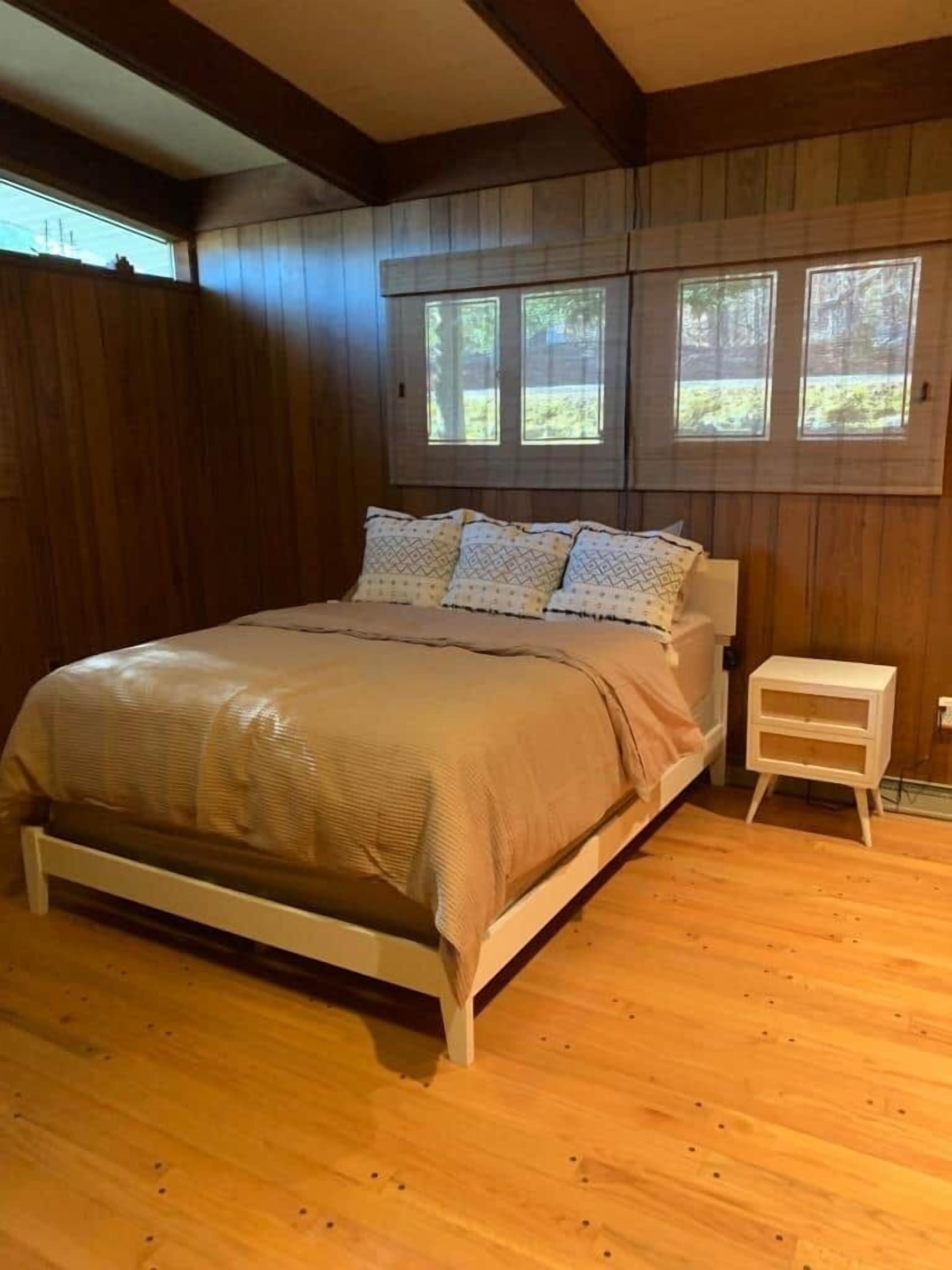 4 bedrooms, travel cot, free WiFi, bed sheets