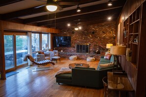 Smart TV, fireplace, video games, ping pong