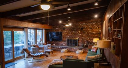 Private Lakefront, Dock Kayaks, Hot Tub, Game Room -Never leave the house!