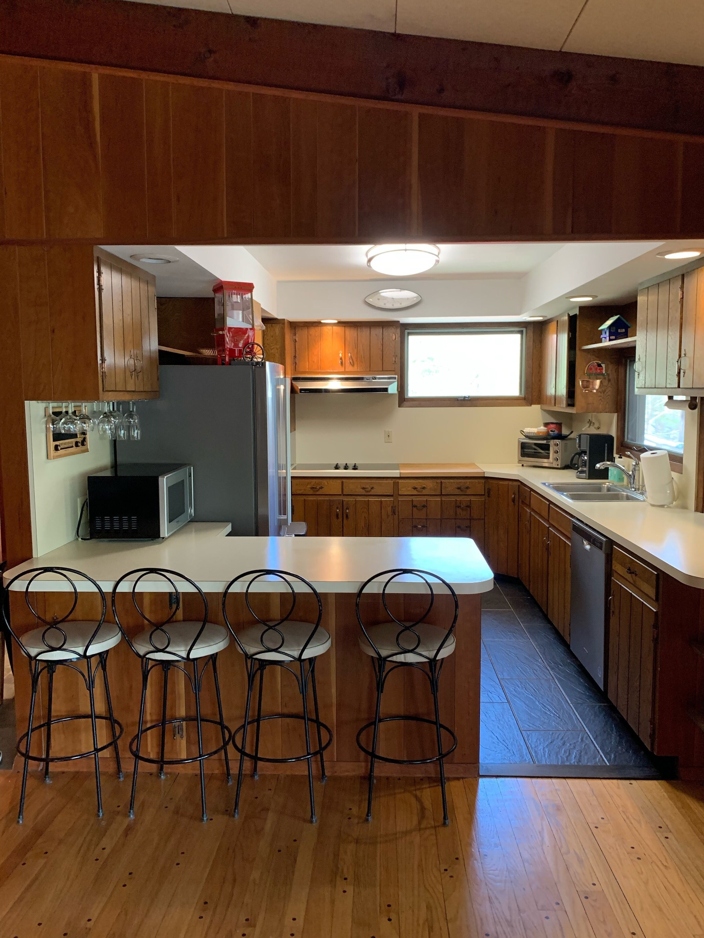  Private Lakefront,  Dock Kayaks, Hot Tub, Game Room -Never leave the house! 