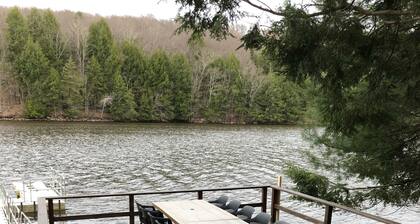 Private Lakefront, Dock Kayaks, Hot Tub, Game Room -Never leave the house!