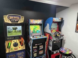 Games room - Lakefront Mid-Century Modern 4 Bedroom Home (Mongaup Valley)