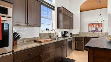 ثلاجة، ميكروويف، فرن، غسالة أطباق