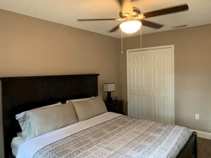 2 bedrooms, iron/ironing board, free WiFi, bed sheets