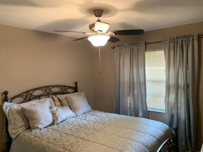 3 chambres, fer et planche à repasser, Wi-Fi gratuit, draps fournis