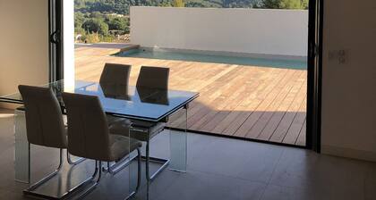 Villa 6 persons near Cassis Marseille Aix en Provence swimming pool barbecue view