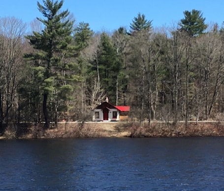 Exterior. Beautiful cottage on quiet country road walking distance to charming North Creek