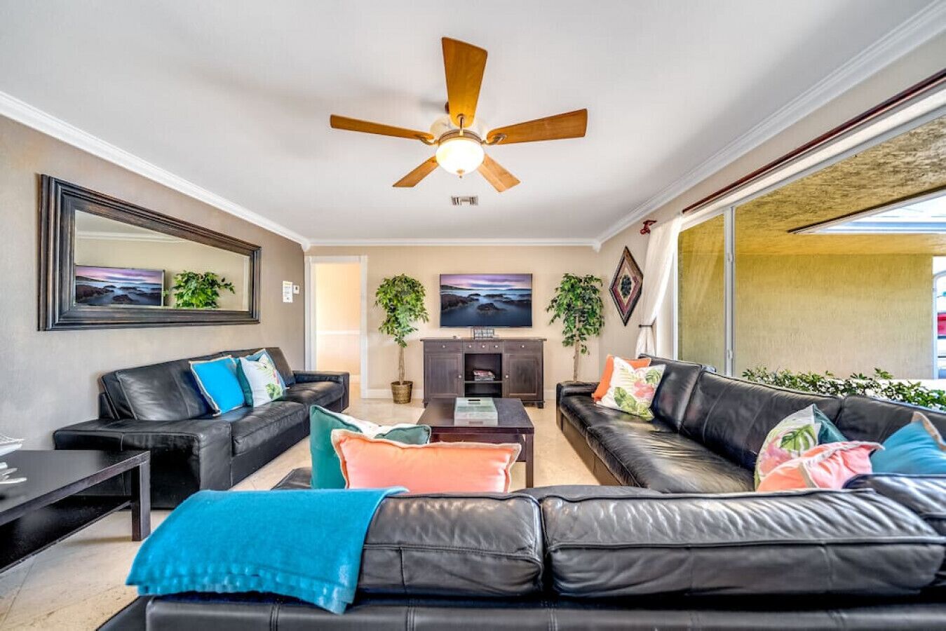 HEATED POOL+WATERFRONT+KAYAK+PING PONG / NEAR BEACH!