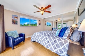 4 bedrooms, desk, iron/ironing board, travel cot - HEATED POOL+WATERFRONT+KAYAK+PING PONG / NEAR BEACH! (Pompano Beach)