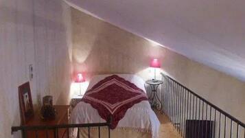 1 bedroom, desk, WiFi, bed sheets