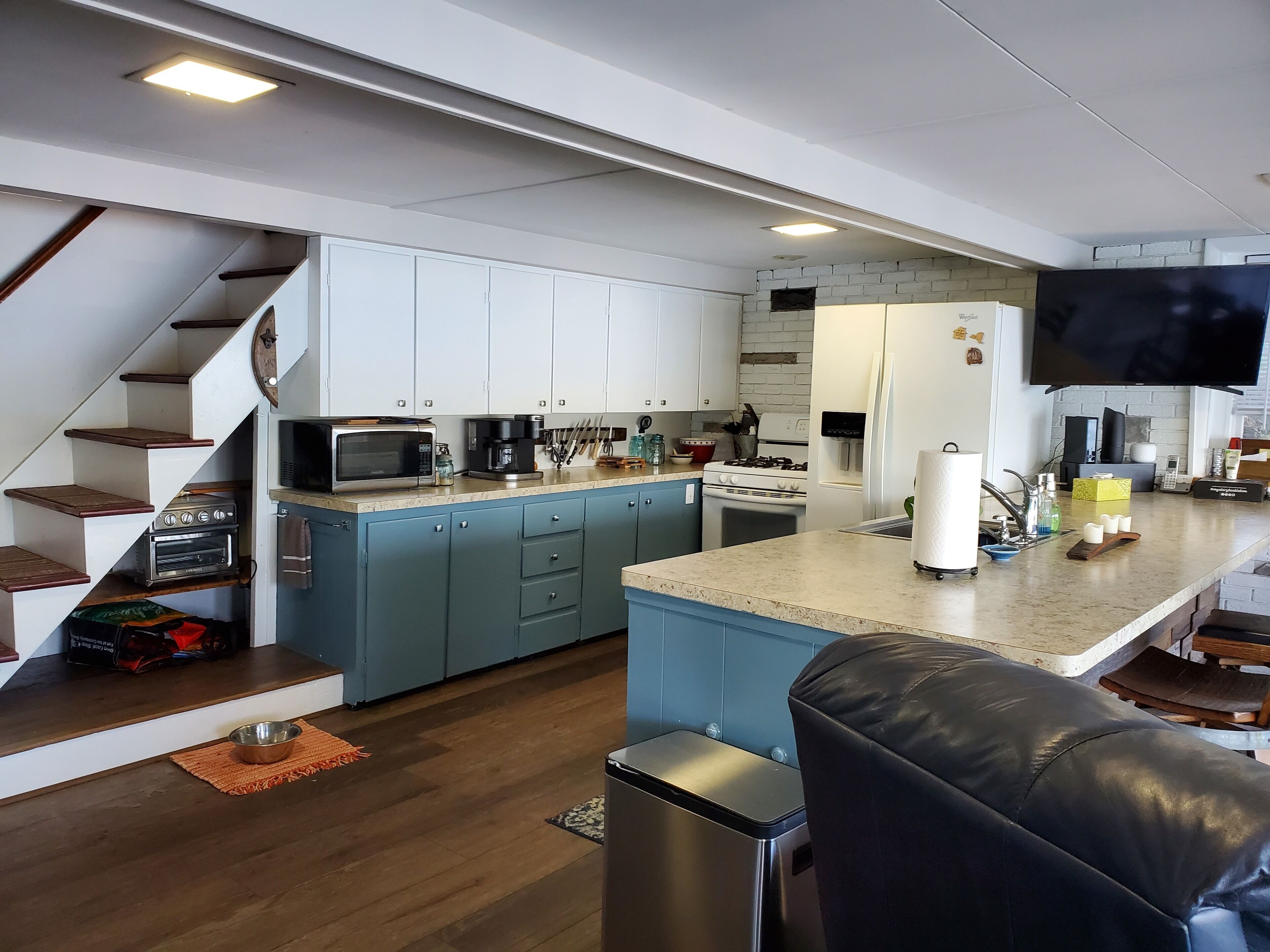 Desirable East Bluff Drive Location Great for Families!