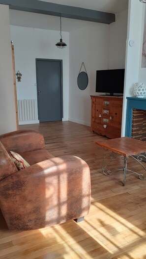 Télévision, cheminée