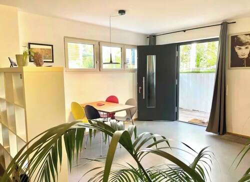 Helle Souterrain Wohnung in Laufnähe zum Wörthsee