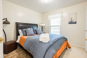 3 bedrooms, desk, iron/ironing board, WiFi