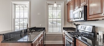 Beautiful Townhouse at De Tonti Square