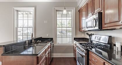 Beautiful Townhouse at De Tonti Square