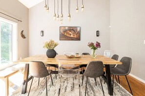 Dining - Modern, Magical Woodsy Escape 1 Hour From NYC (Putnam Valley)