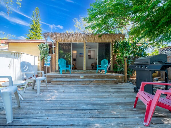 Terrace/patio - Clearwater private home with pool - 4 miles from beach. Sleeps 7, 2 bed, 1+ bath (Clearwater)