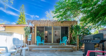 Clearwater private home with pool - 4 miles from beach. Sleeps 7, 2 bed, 1+ bath