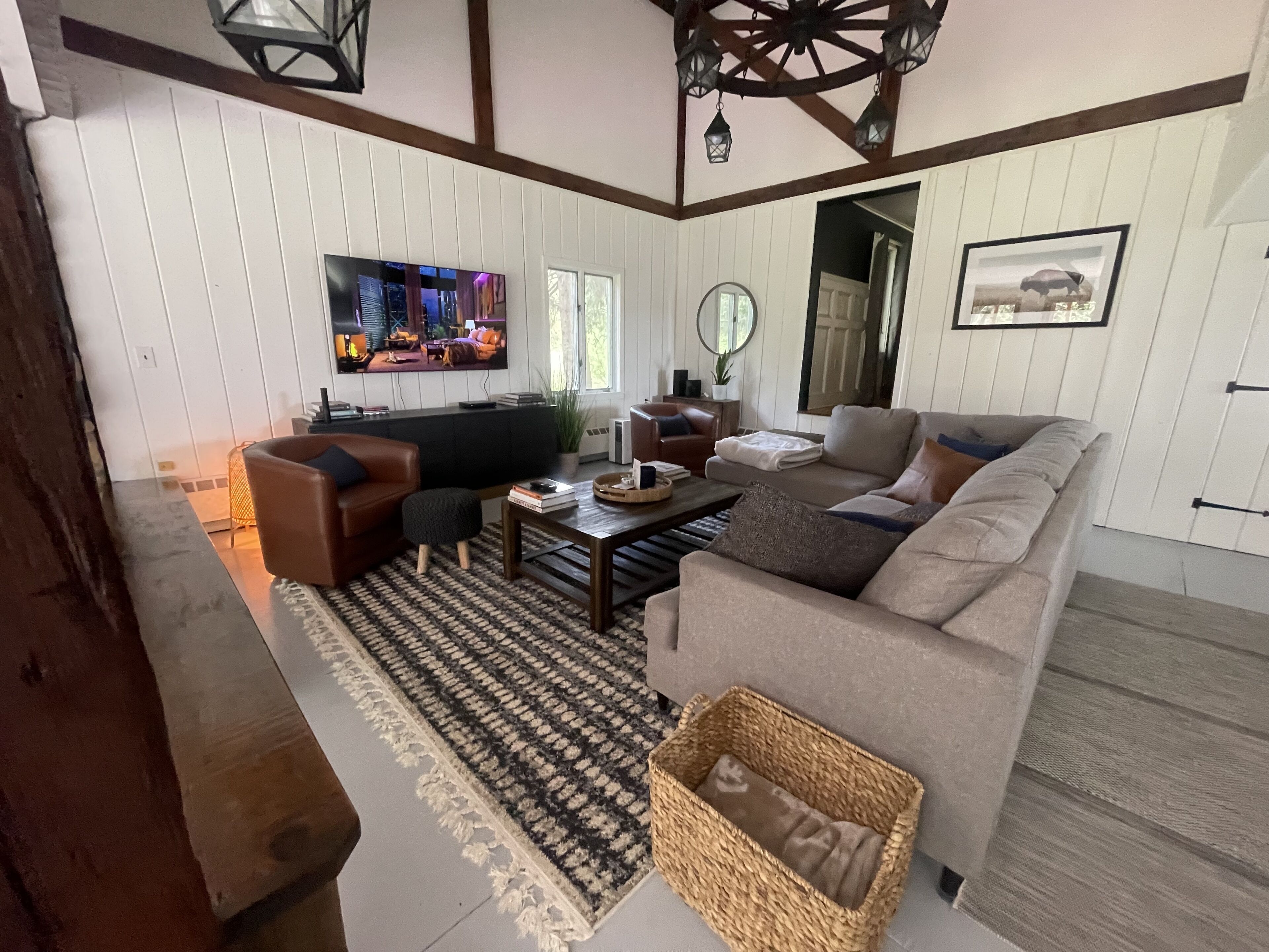 Modern Rustic 5 Bedroom Home In the Foothills of the Catskills Mountains. 5 ⭐️