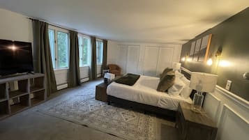 5 bedrooms, desk, iron/ironing board, free WiFi