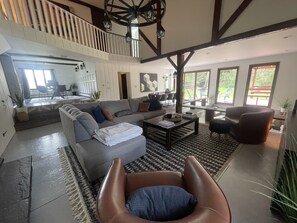 Smart TV, fireplace, DVD player, ping pong