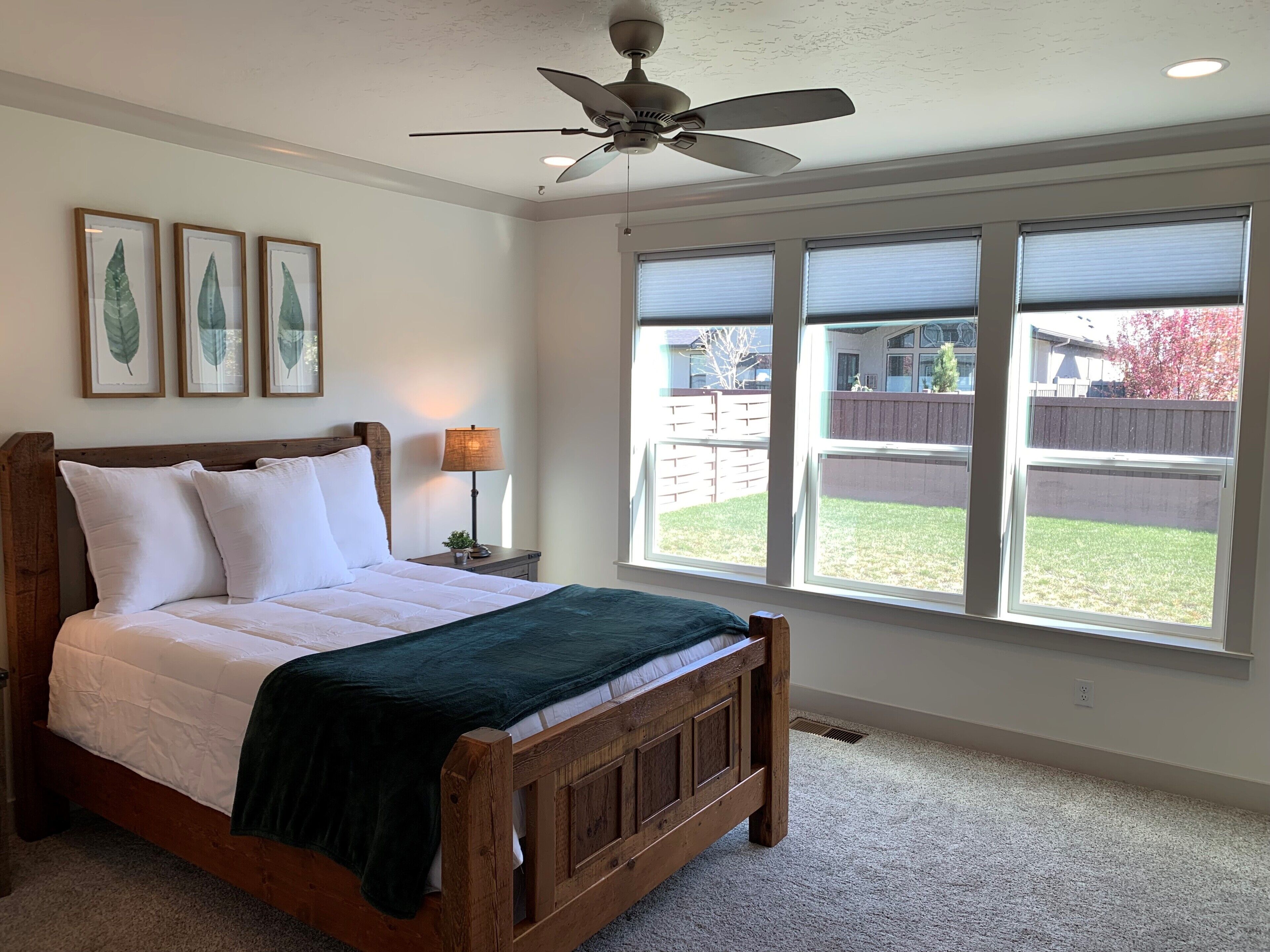 BOISE Area - beautifully staged Hillsdale Creek home minutes from the YMCA!