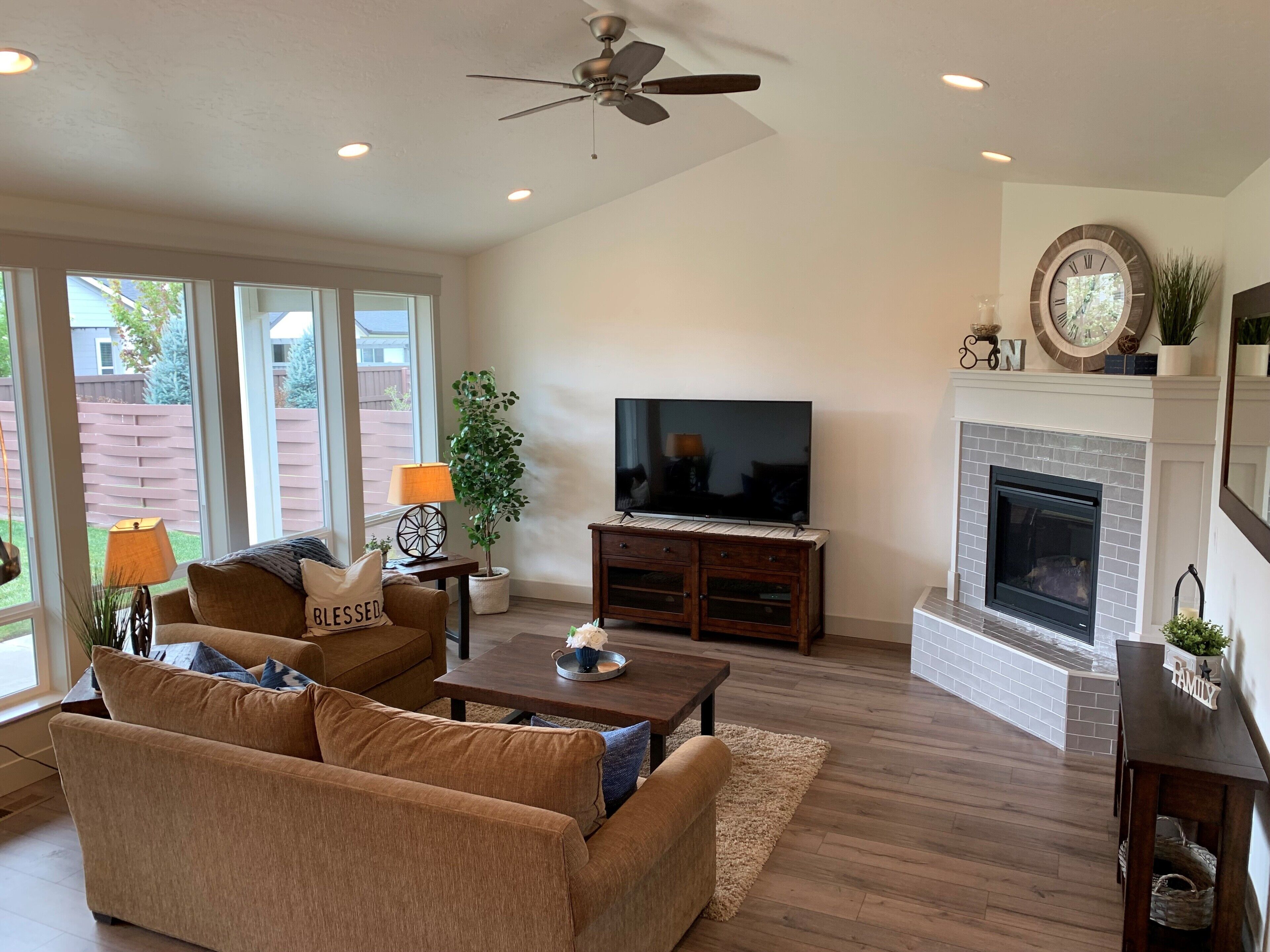 BOISE Area - beautifully staged Hillsdale Creek home minutes from the YMCA!