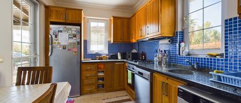 Microwave, dishwasher, coffee/tea maker, cookware/dishes/utensils