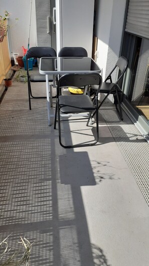 Outdoor dining - Luxury apartment (Aubervilliers)
