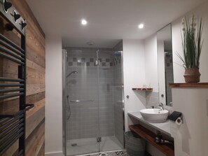 تجهيزات دش، مجففات شعر، ورق حمّام