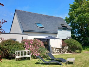 Outdoor dining - Comfort and tranquility in the heart of Perros-Guirec (Perros-Guirec)