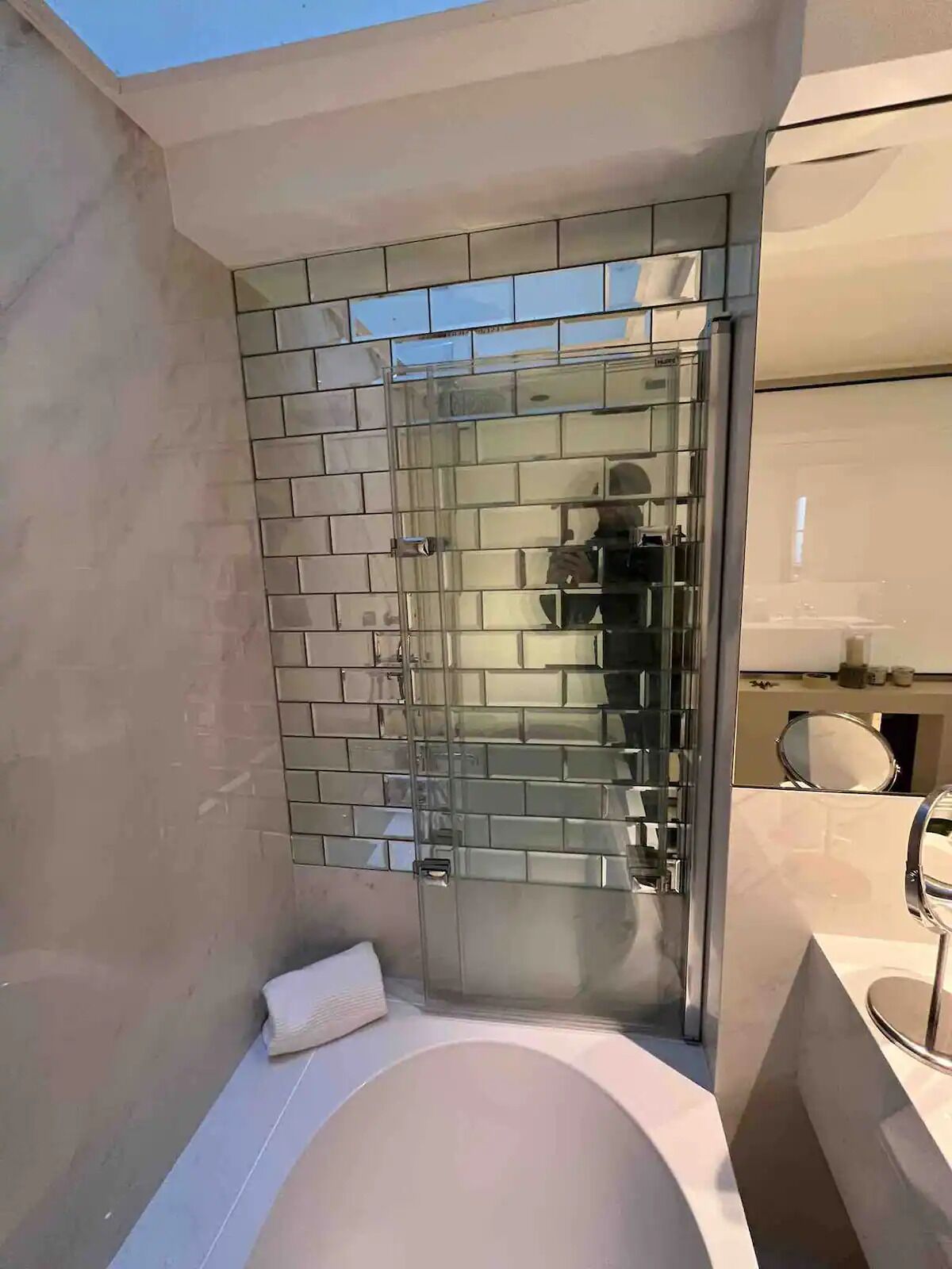 Lovely 1 bedroom apartment with indoor fireplace