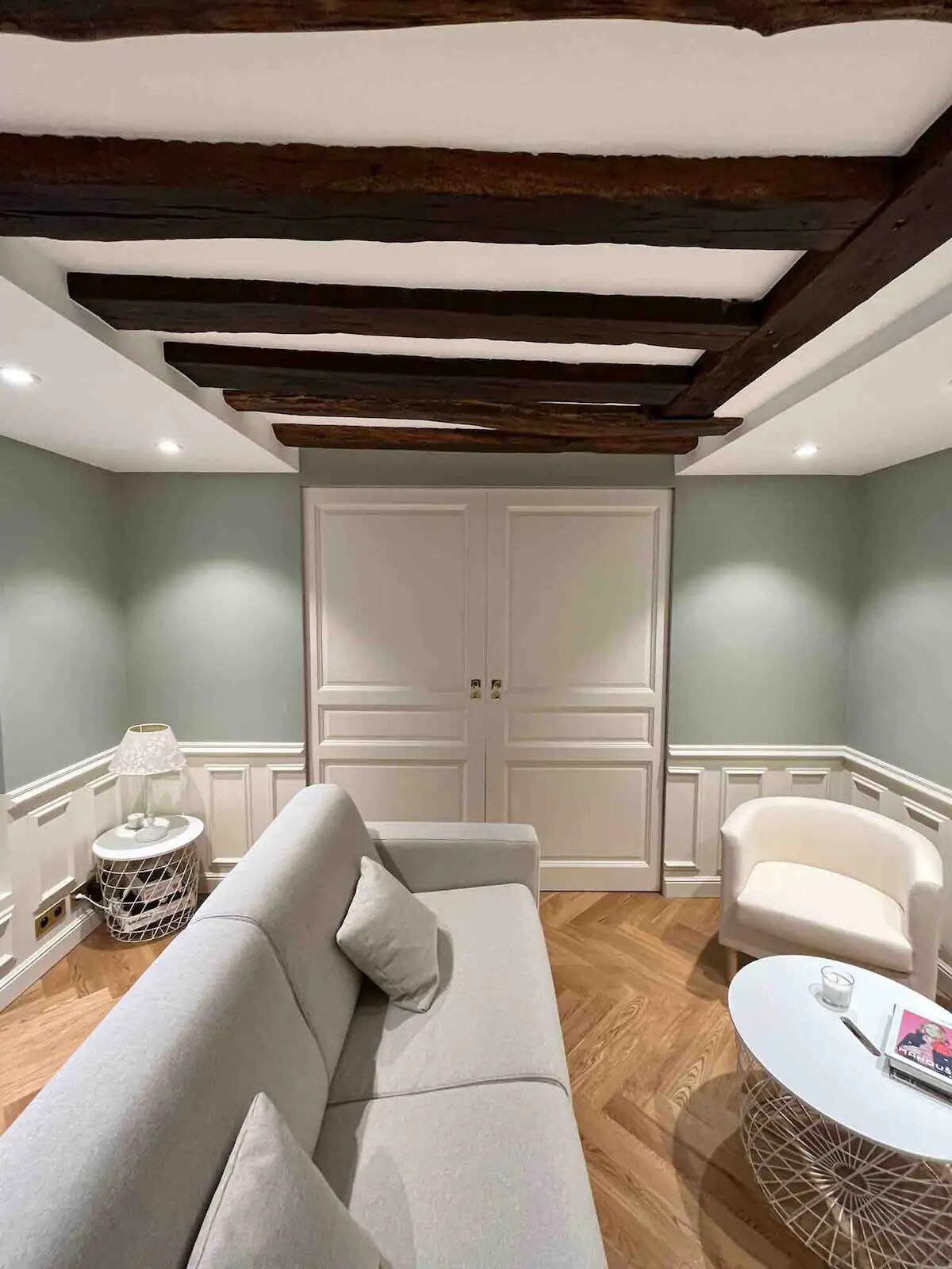 Lovely 1 bedroom apartment with indoor fireplace