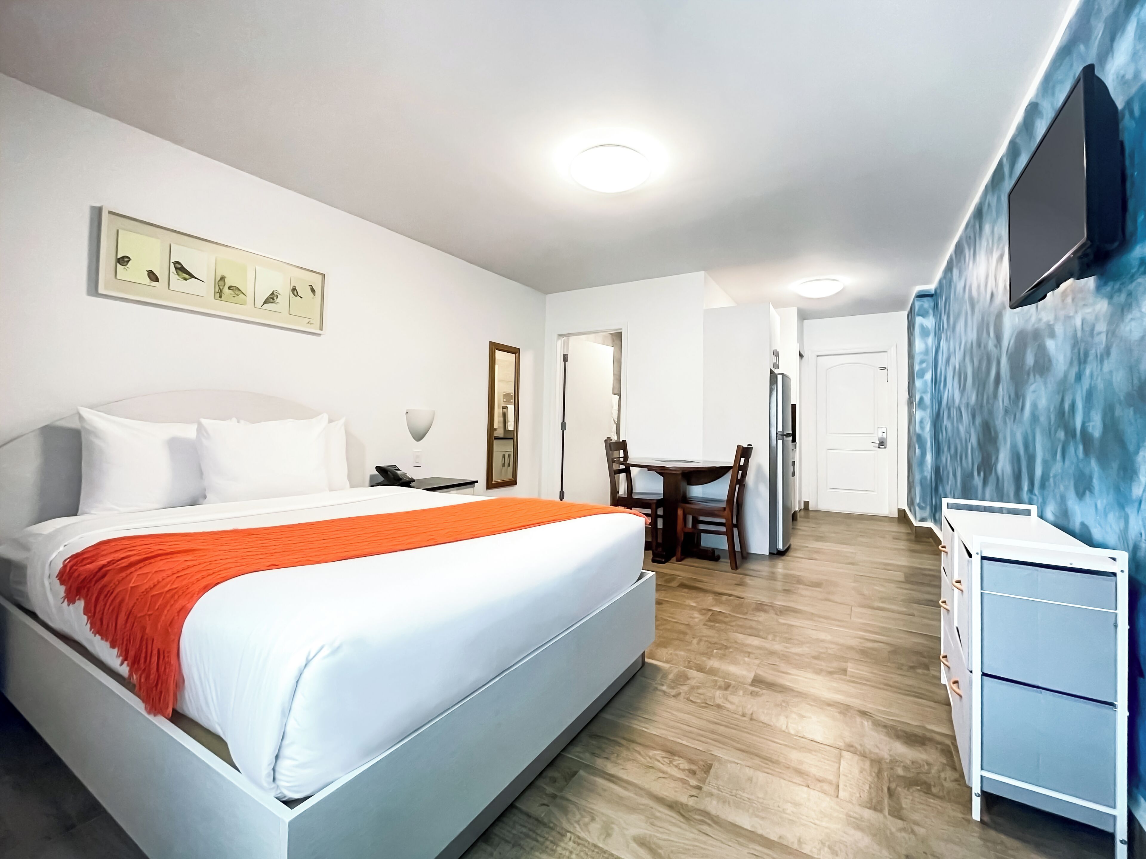 Roupas de cama premium, cofres nos quartos, individualmente mobiliados