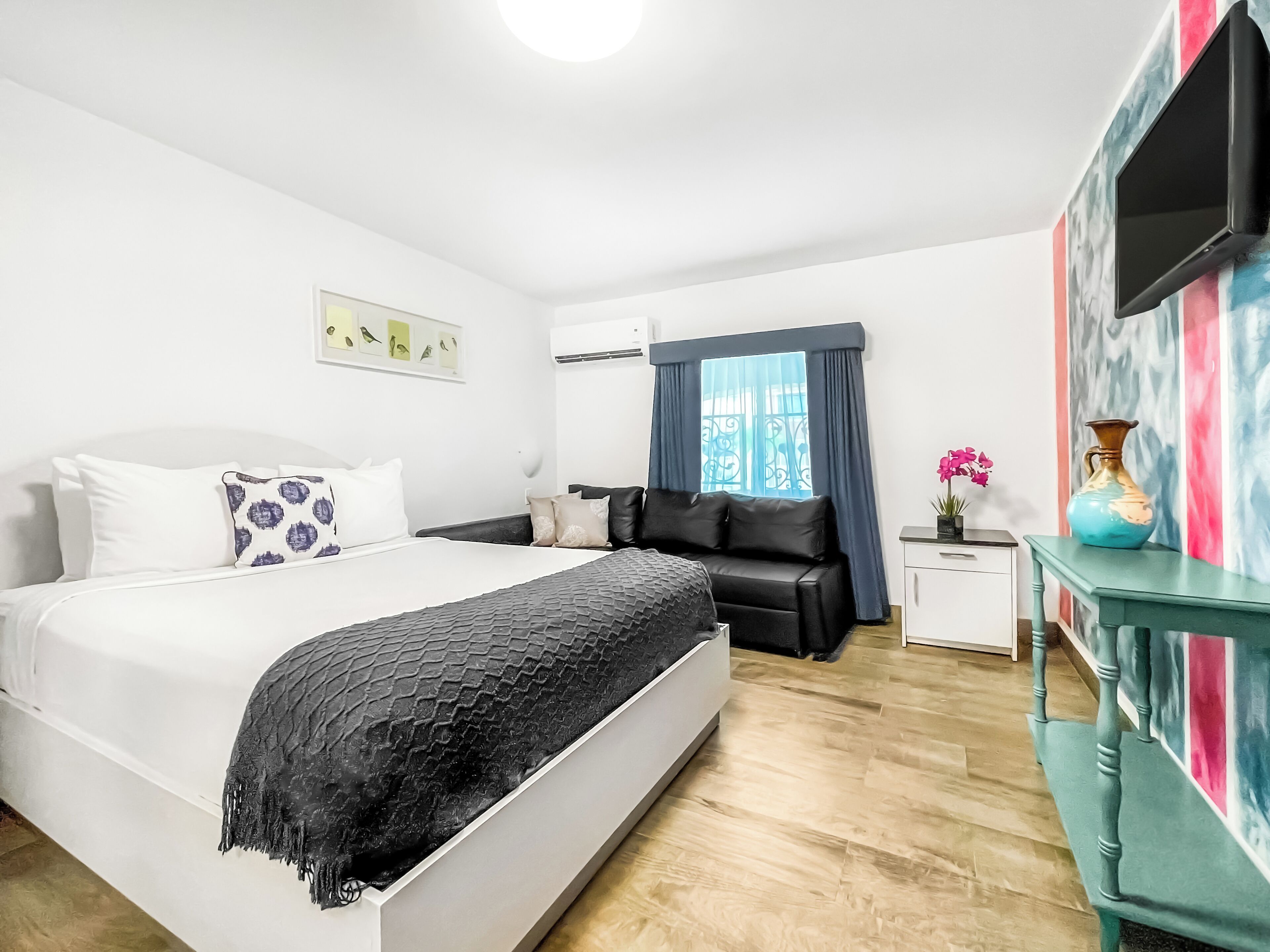 Roupas de cama premium, cofres nos quartos, individualmente mobiliados