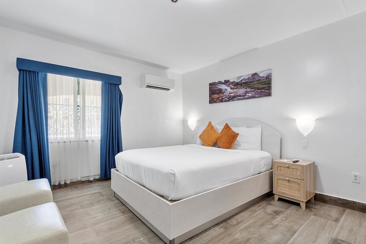 Design Studio Suite | 1 bedroom, premium bedding, in-room safe, individually furnished