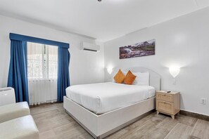 Design Studio Suite | Premium bedding, in-room safe, individually furnished, desk - Casa Pellegrino (Hollywood)