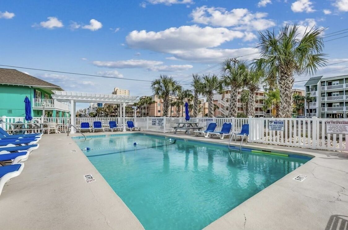 LOCATION!!! <br> COZY 2BR  ACROSS THE STREET FROM THE BEACH 