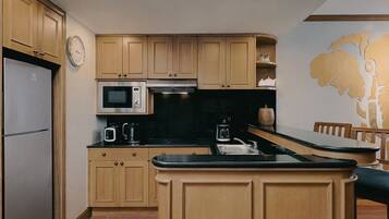 Fridge, microwave, coffee/tea maker, toaster