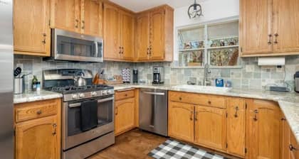 Cabin Near Bass Lake, 3 BD:2 BTH, New Fall Discount!