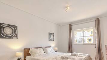 Iron/ironing board, free WiFi, bed sheets