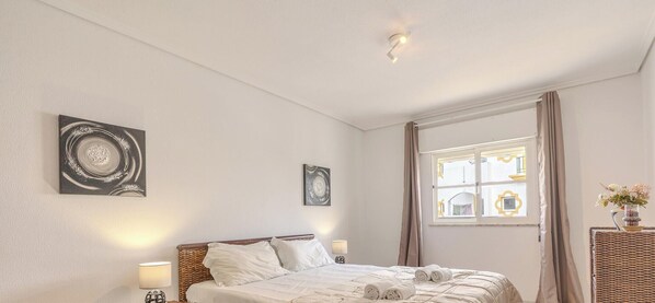 Iron/ironing board, free WiFi, bed sheets