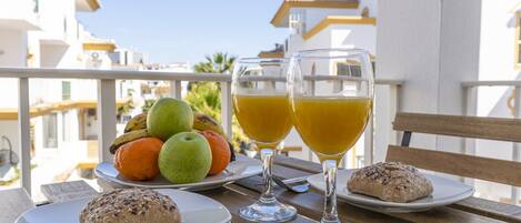 屋外ダイニングエリア