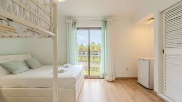 1 bedroom, iron/ironing board, WiFi (free)