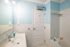 Unclassified image, 2 of 30, button