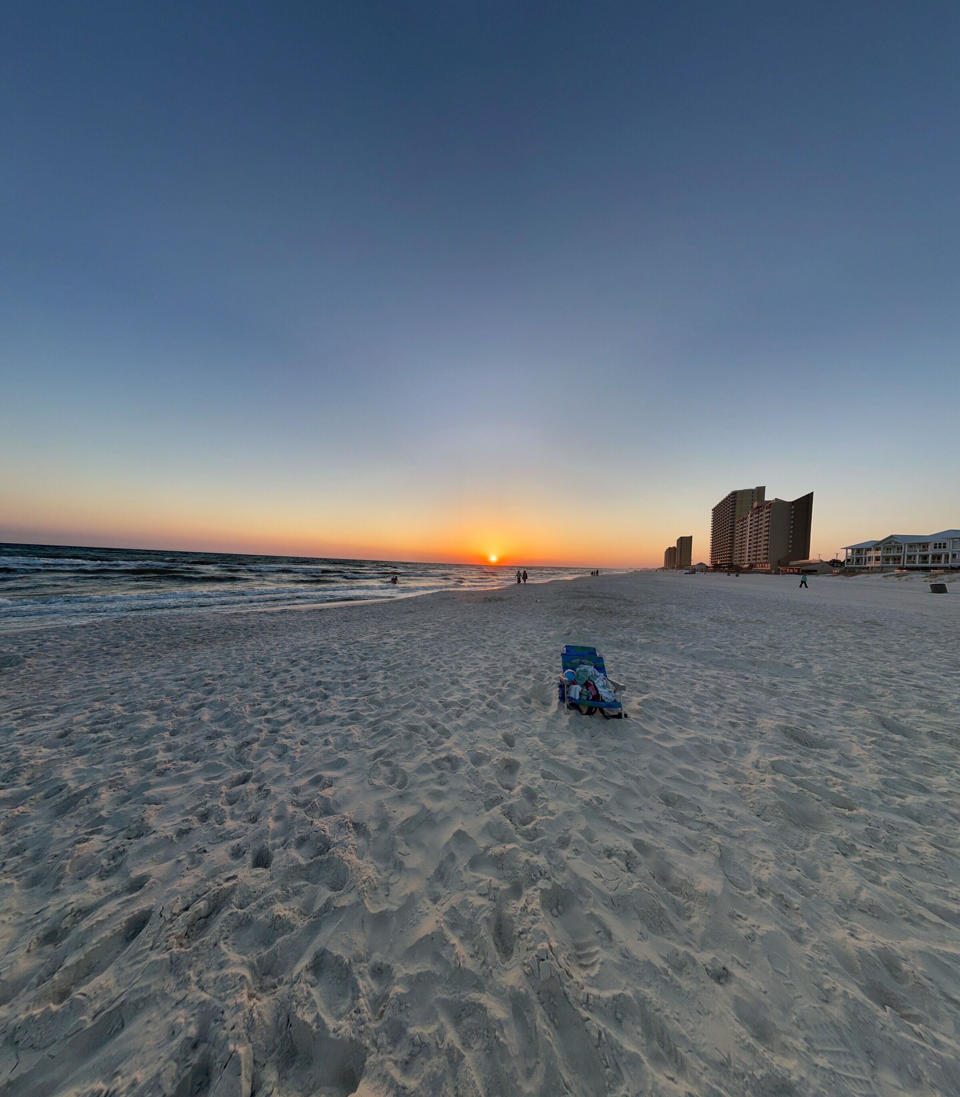 Beach nearby, sun-loungers, beach towels