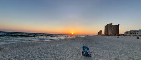 Beach nearby, sun-loungers, beach towels