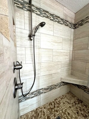 Combined shower/bathtub, towels, soap, shampoo - Private & Roomy Townhome Walking Distance To Beach! (Panama City Beach)