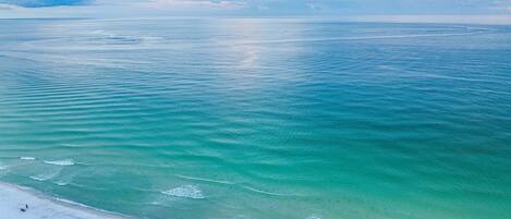 Beach nearby, sun loungers, beach towels